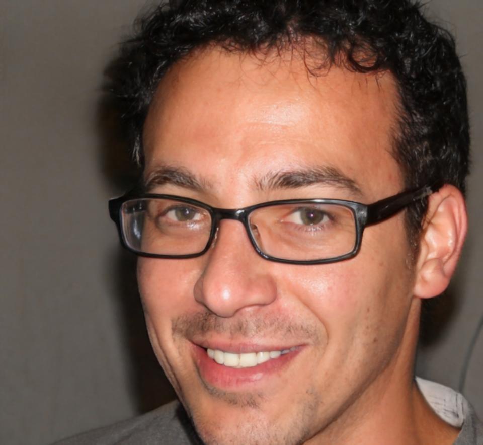 Portrait de Raphaël Dubois, expert en analyse financière